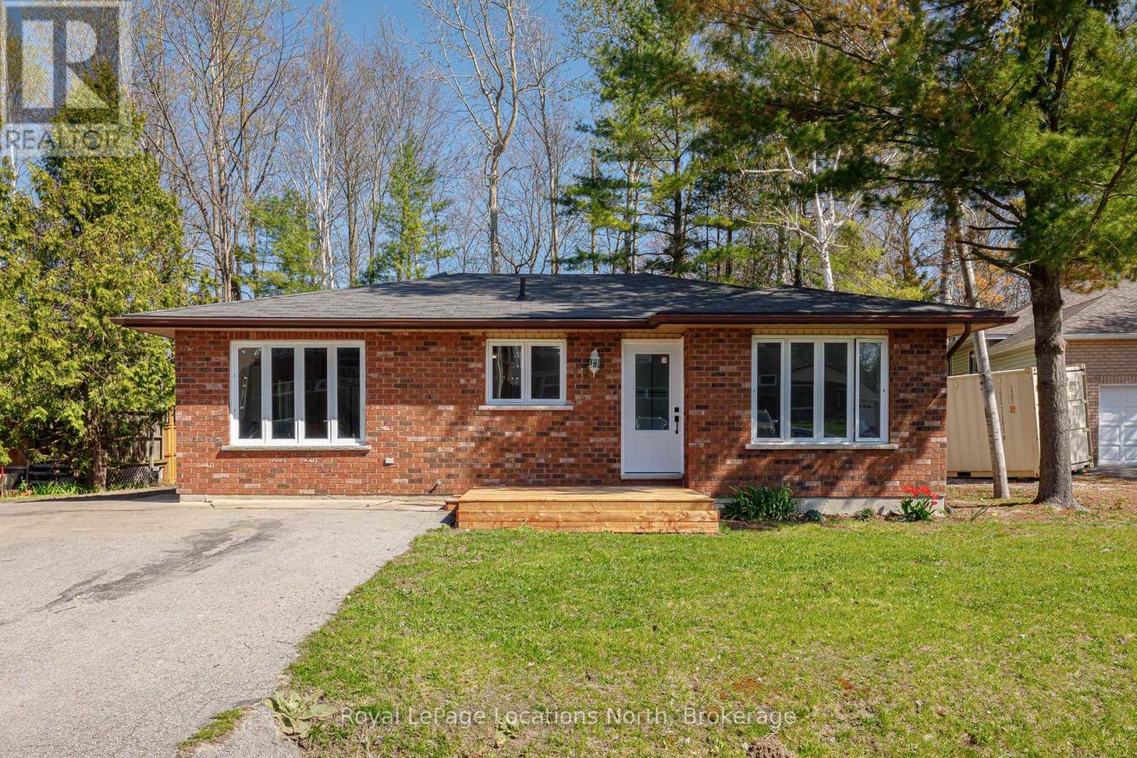 11 Lisbon Court, Wasaga Beach, Ontario  L9Z 1L2 - Photo 1 - S12574740