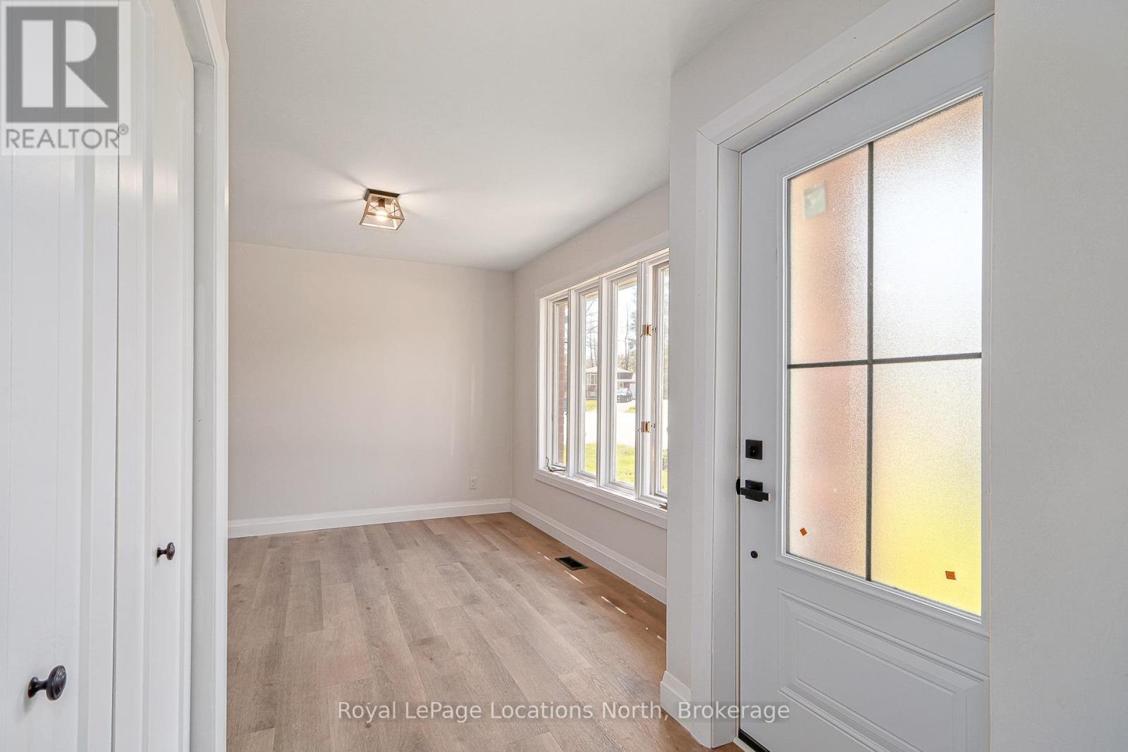 11 Lisbon Court, Wasaga Beach, Ontario  L9Z 1L2 - Photo 4 - S12574740