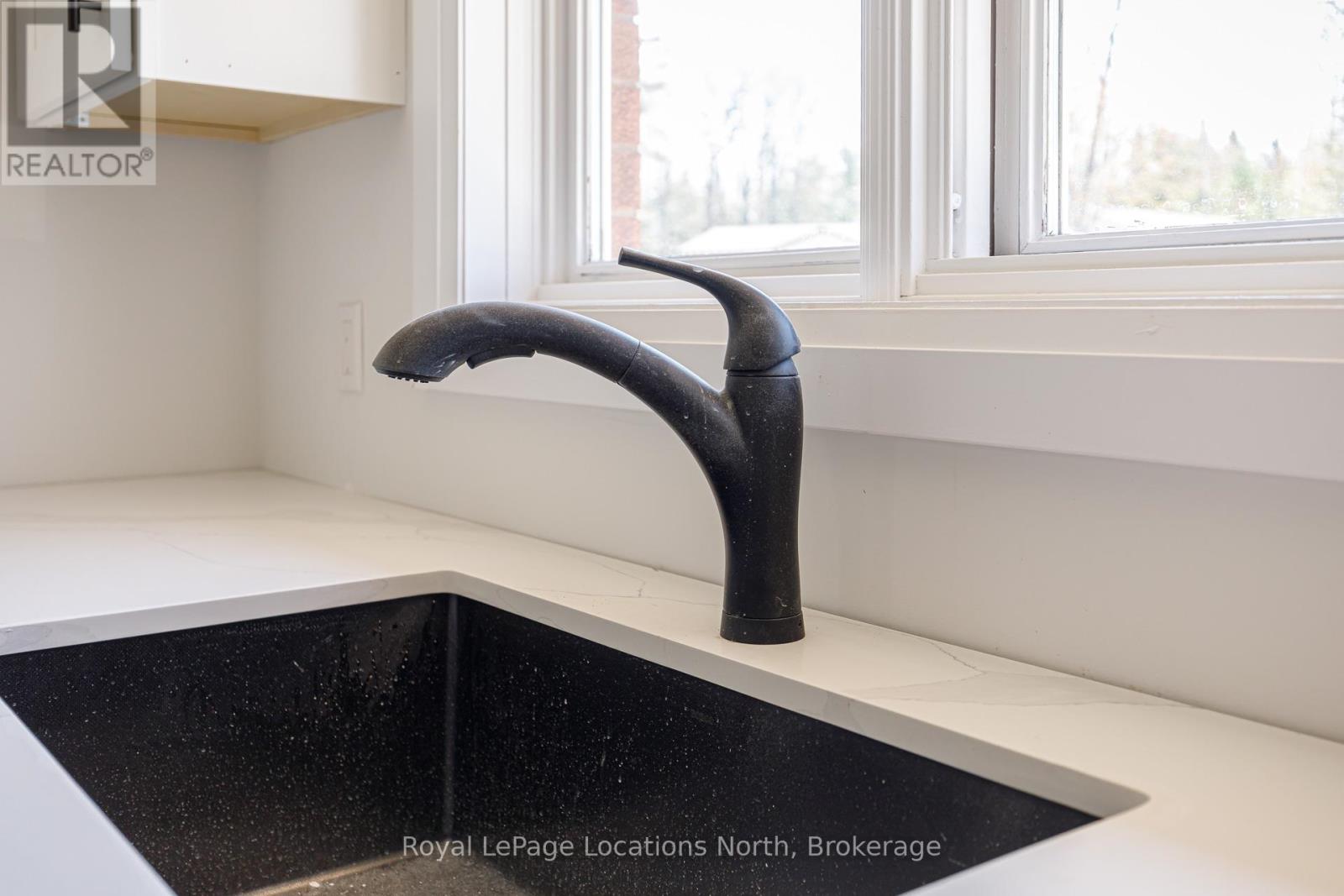 11 Lisbon Court, Wasaga Beach, Ontario  L9Z 1L2 - Photo 8 - S12574740