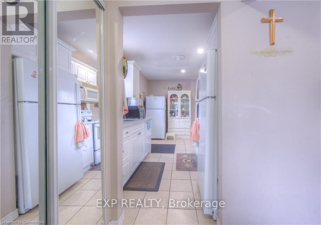 74 Markwood Drive, Kitchener, Ontario  N2M 2H6 - Photo 4 - X12574658