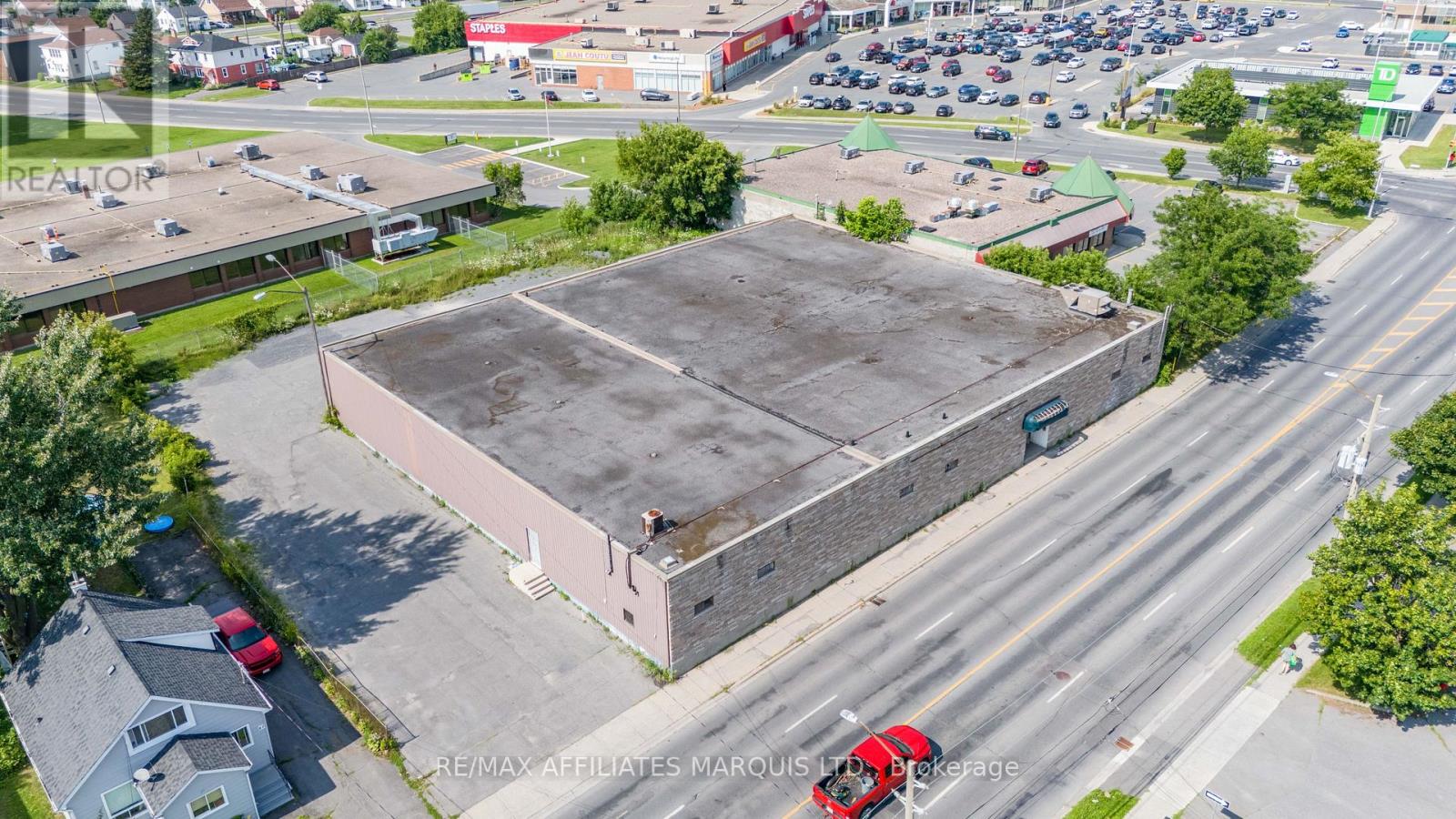 71 Ninth Street W, Cornwall, Ontario  K6J 3A4 - Photo 3 - X12574940