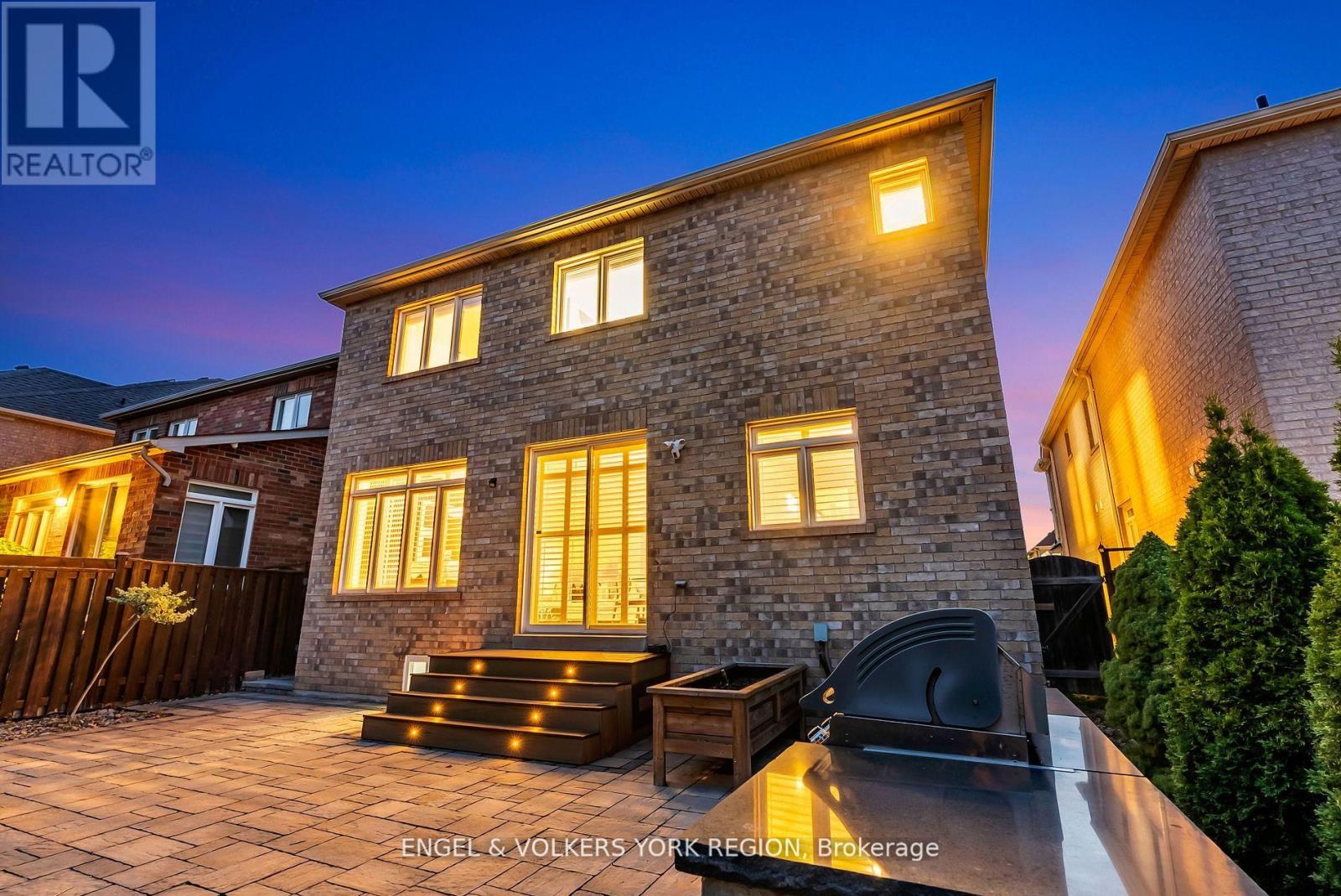 3236 Tacc Drive, Mississauga, Ontario  L5M 0H3 - Photo 2 - W12426588