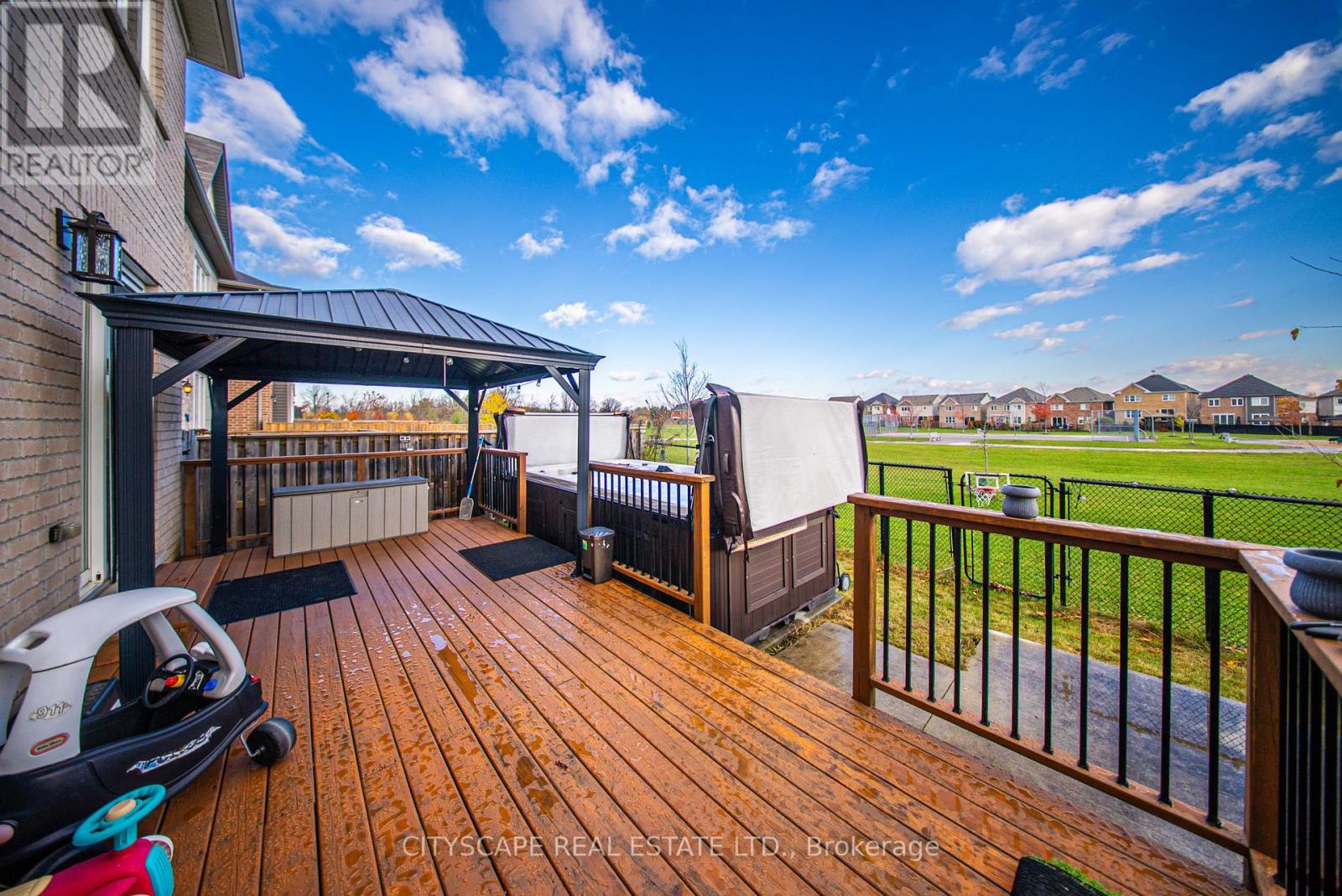 28 Celano Drive, Hamilton, Ontario  L8B 1V3 - Photo 47 - X12574358