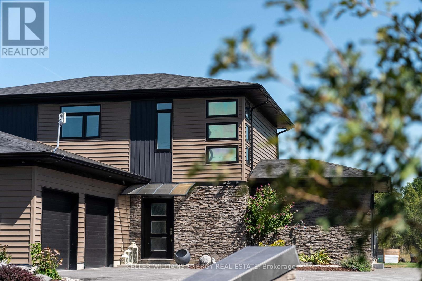 108 Foster Road, Prince Edward County, Ontario  K0K 1W0 - Photo 2 - X12405811