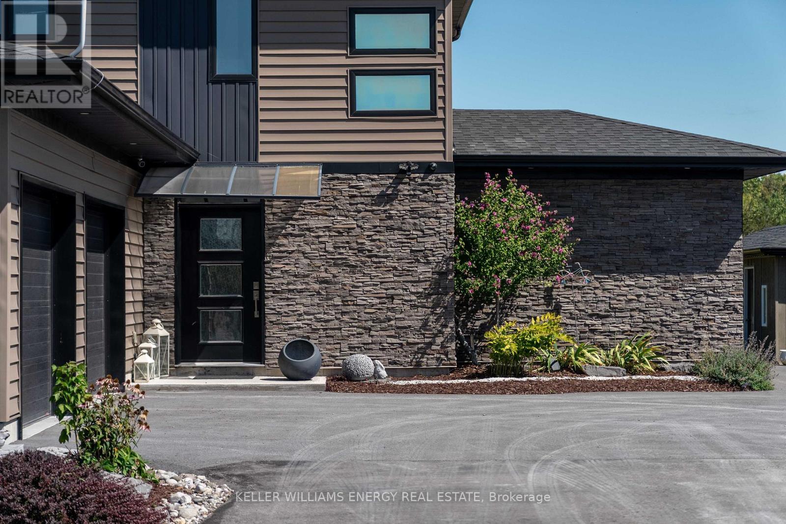 108 Foster Road, Prince Edward County, Ontario  K0K 1W0 - Photo 8 - X12405811