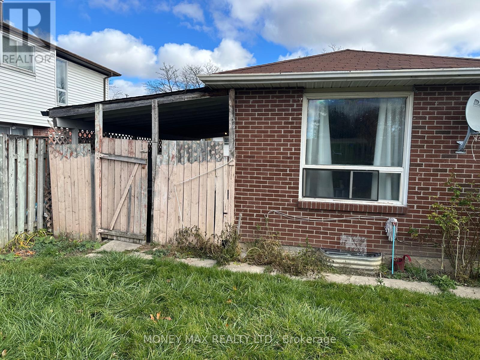 Main Floor - 22 Shalom Crescent, Toronto, Ontario  M9V 4J4 - Photo 2 - W12572612