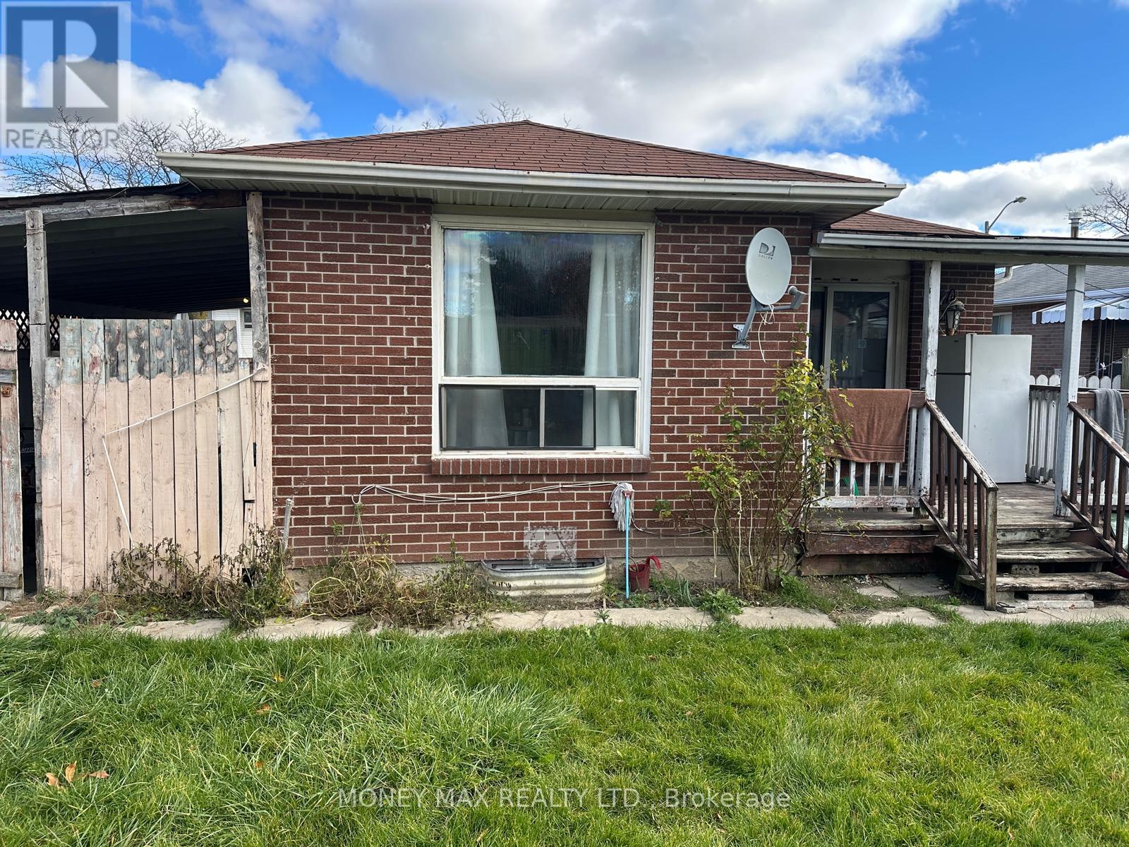 Main Floor - 22 Shalom Crescent, Toronto, Ontario  M9V 4J4 - Photo 4 - W12572612