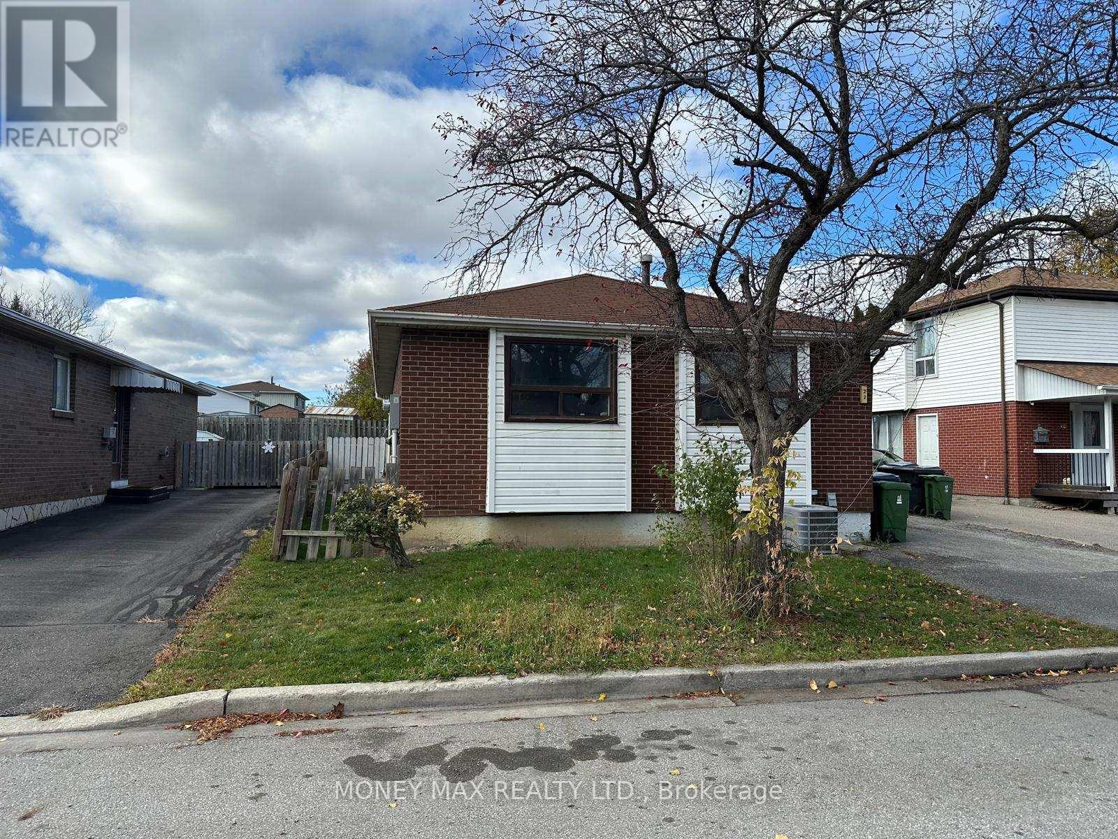 Main Floor - 22 Shalom Crescent, Toronto, Ontario  M9V 4J4 - Photo 5 - W12572612