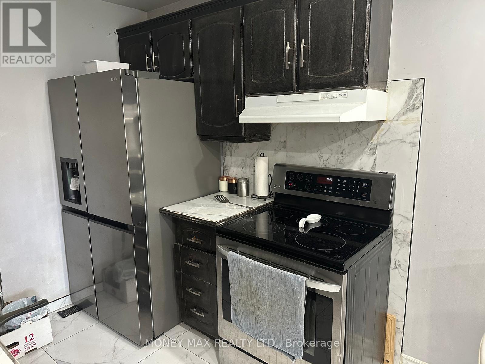 MAIN FLOOR - 22 SHALOM CRESCENT, Toronto, Ontario