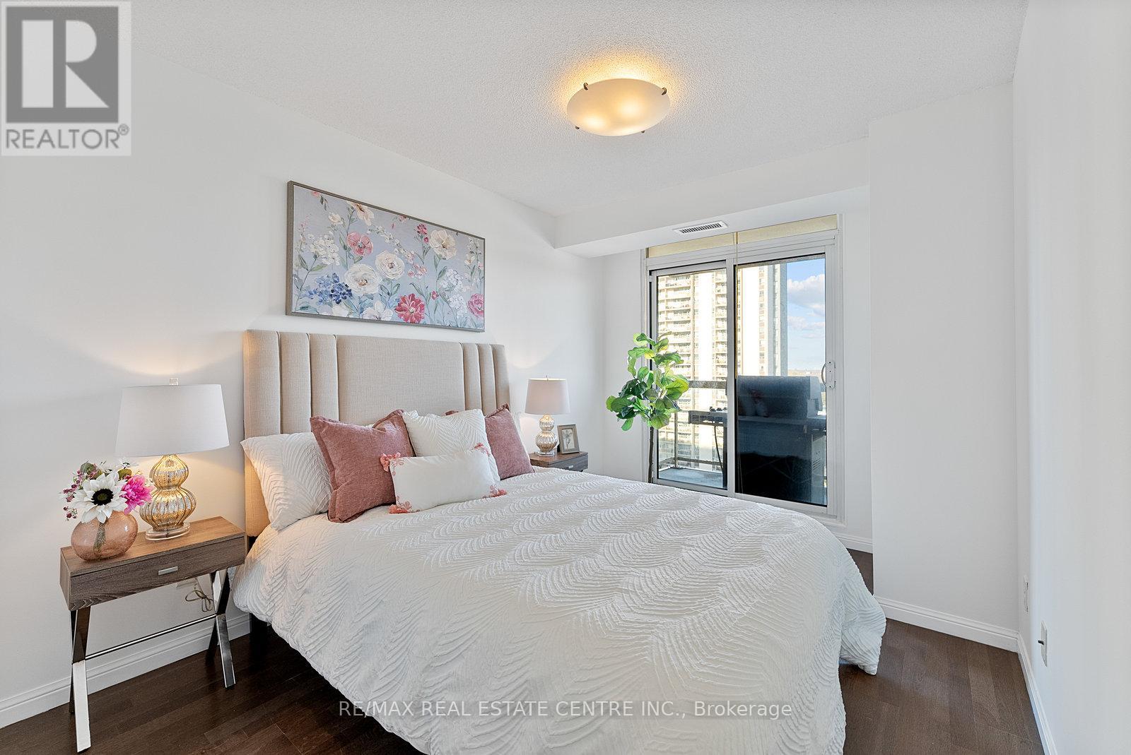 1405 - 900 Mount Pleasant Road, Toronto, Ontario  M4P 3J9 - Photo 19 - C12574752