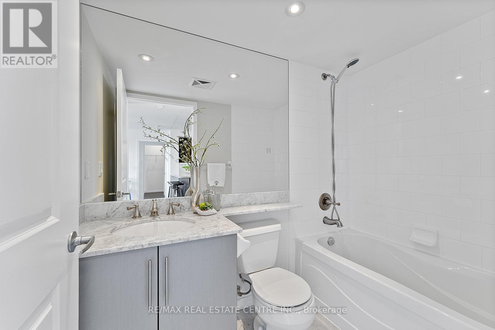 1405 - 900 Mount Pleasant Road, Toronto, Ontario  M4P 3J9 - Photo 27 - C12574752