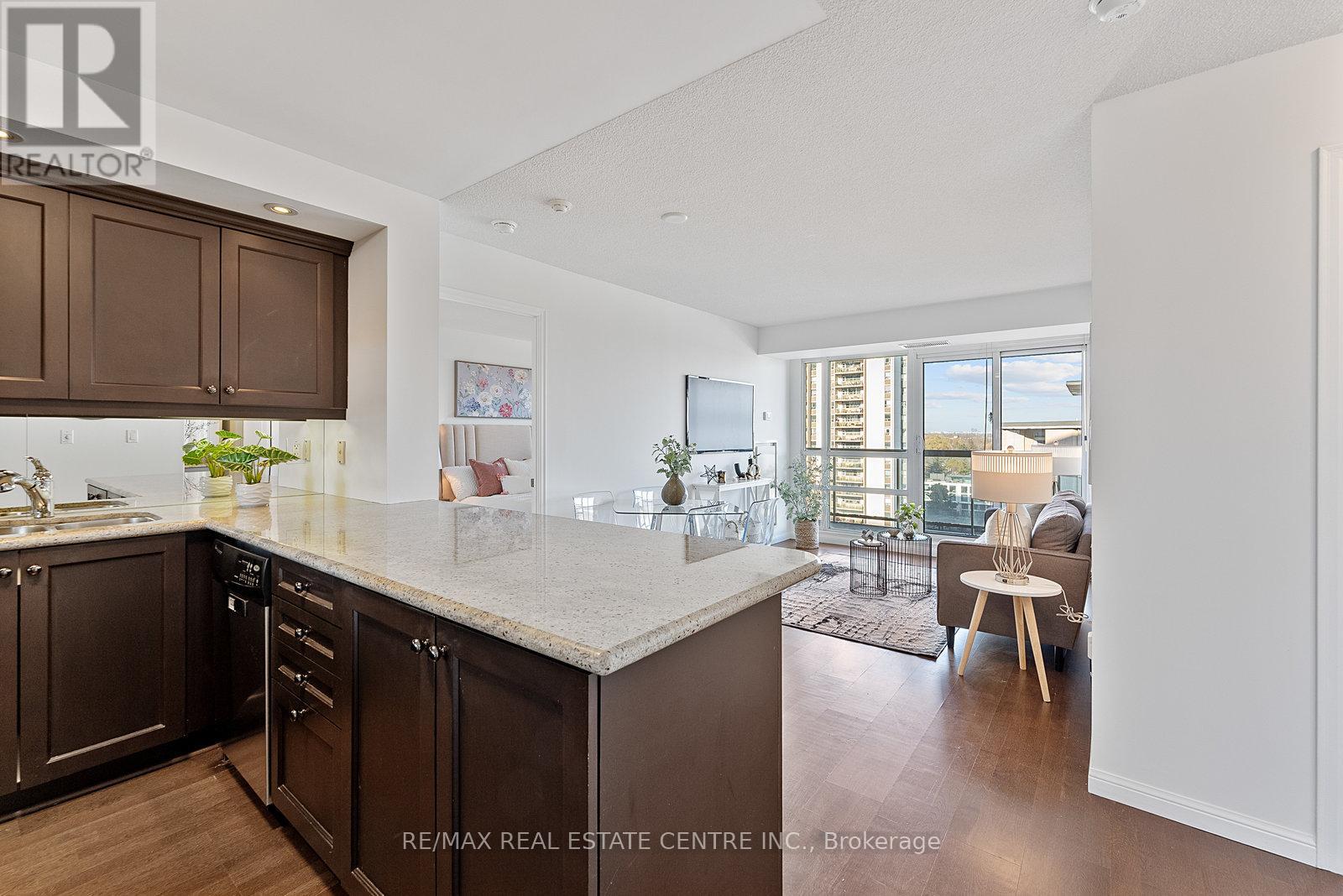 1405 - 900 Mount Pleasant Road, Toronto, Ontario  M4P 3J9 - Photo 6 - C12574752