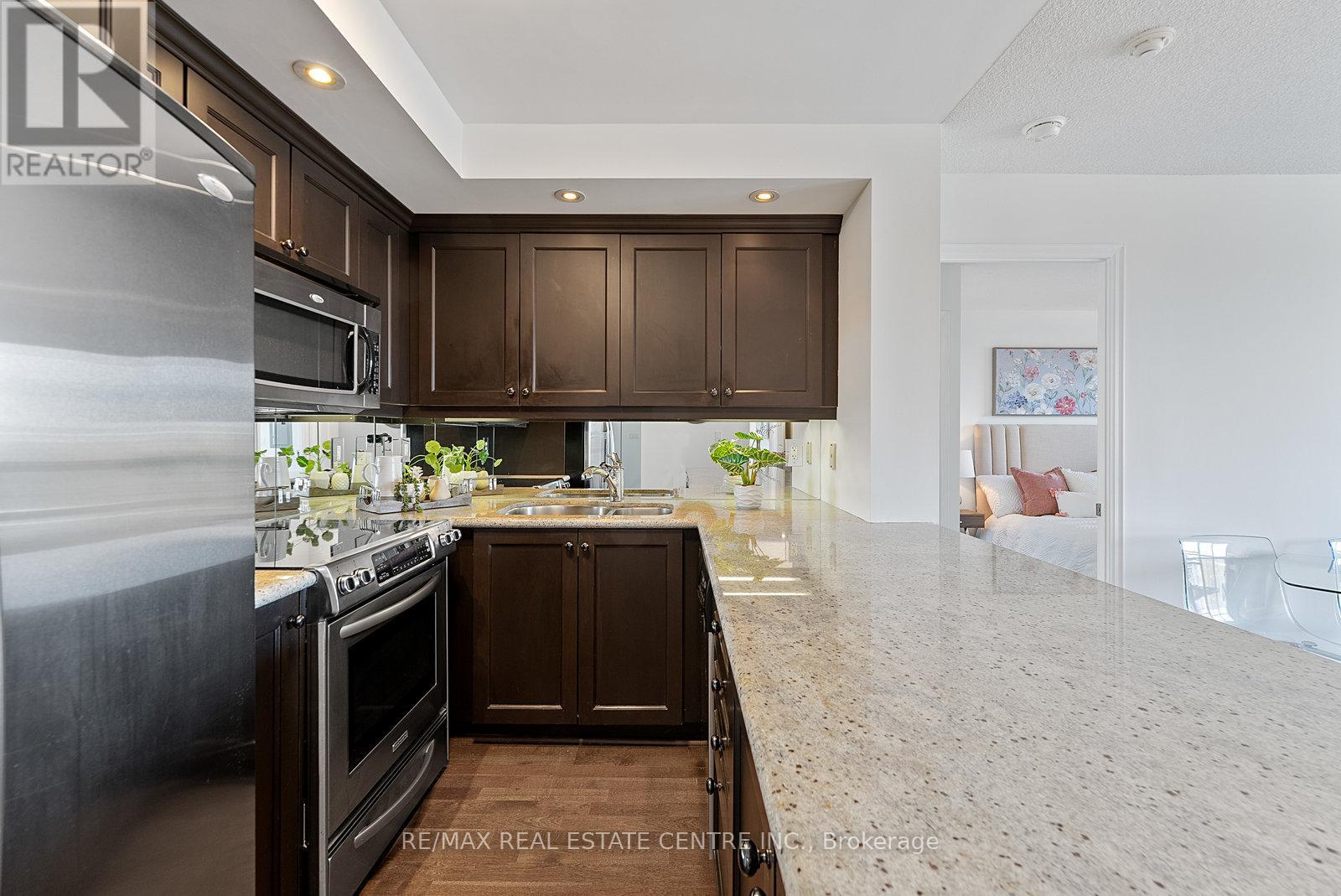 1405 - 900 Mount Pleasant Road, Toronto, Ontario  M4P 3J9 - Photo 7 - C12574752