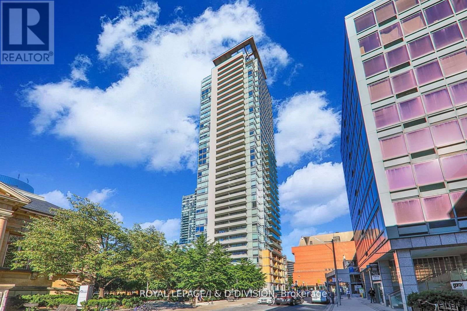 2202 - 18 YORKVILLE AVENUE, Toronto, Ontario