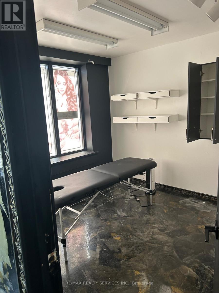 34 BERWICK AVENUE, Toronto, Ontario