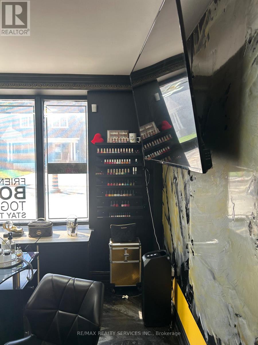 34 Berwick Avenue, Toronto, Ontario  M5P 1H1 - Photo 2 - C12574768