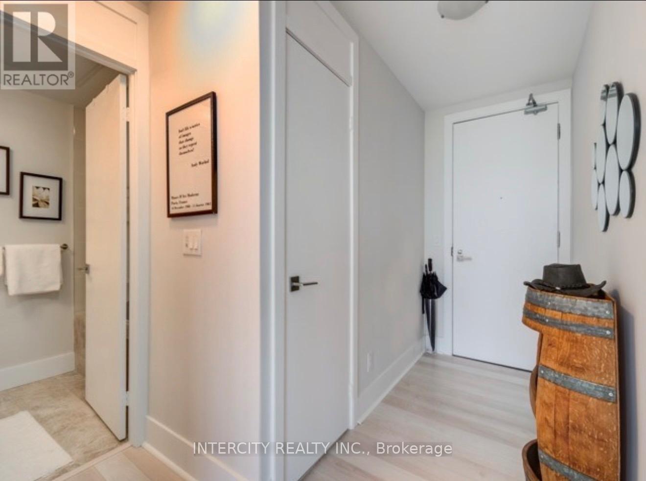 1802 - 32 Davenport Road, Toronto, Ontario  M5R 1H3 - Photo 3 - C12574822