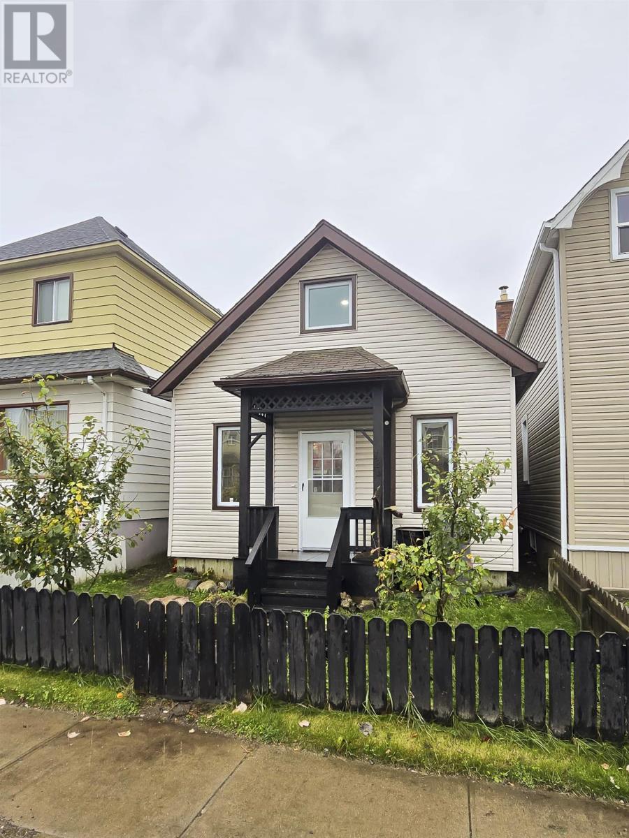 126 HERON ST, THUNDER BAY, Ontario