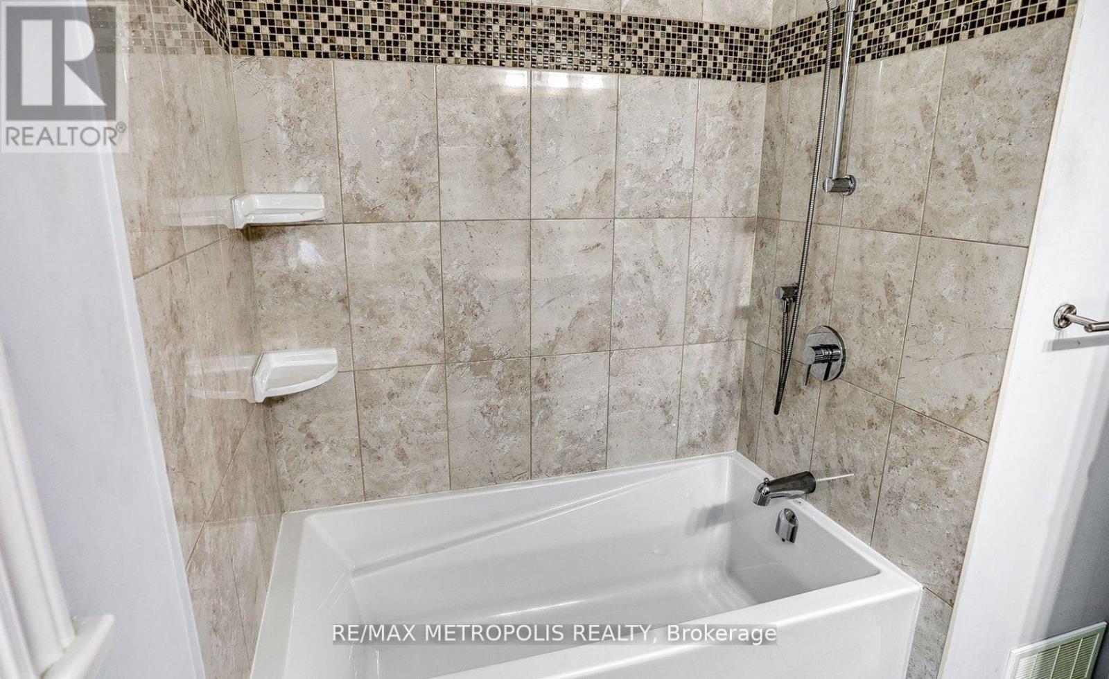 Main - 475 Emerald Avenue, Oshawa, Ontario  L1J 1K3 - Photo 11 - E12574902