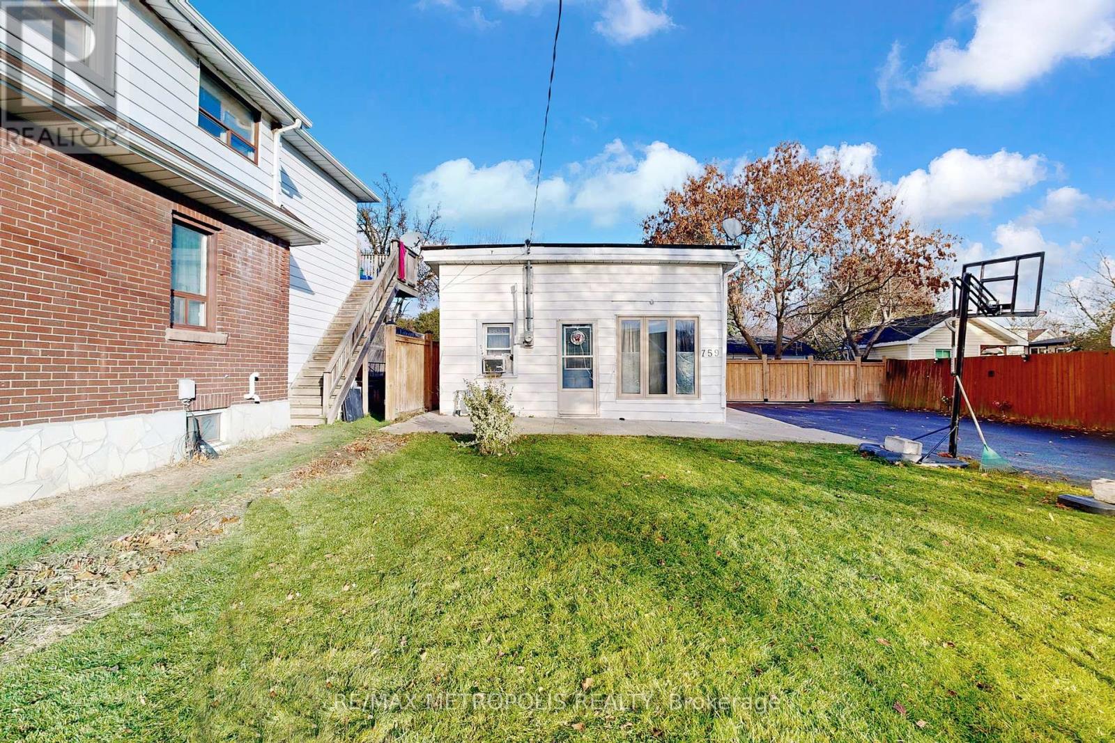 759 Douglas Street, Oshawa, Ontario  L1H 5C6 - Photo 2 - E12574910