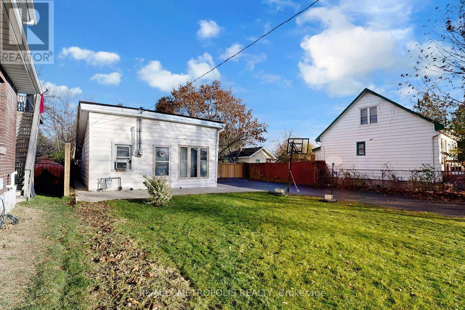 759 Douglas Street, Oshawa, Ontario  L1H 5C6 - Photo 3 - E12574910