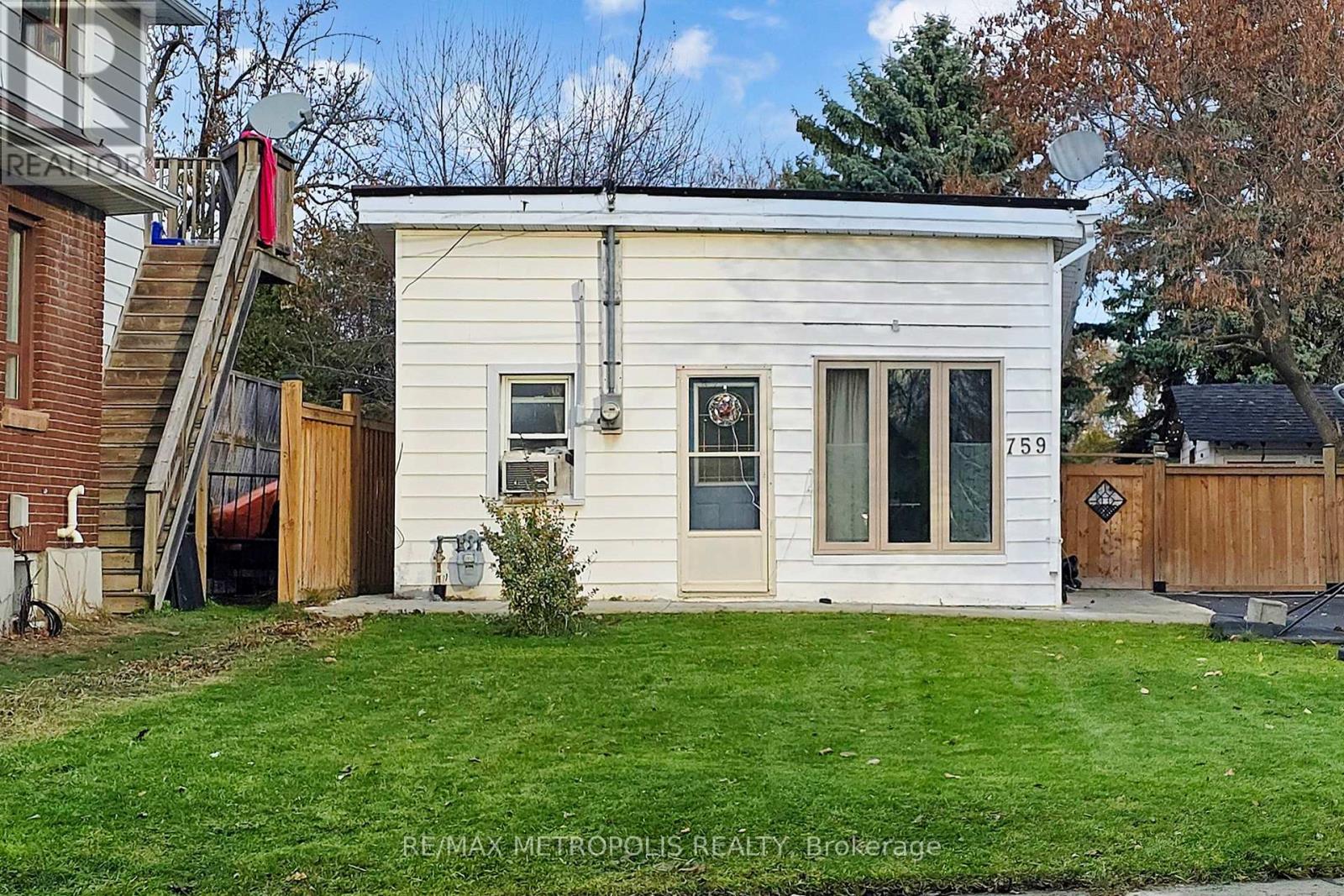 759 Douglas Street, Oshawa, Ontario  L1H 5C6 - Photo 4 - E12574910