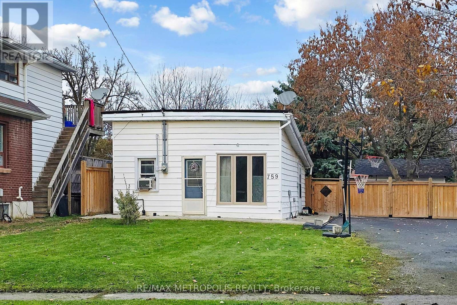 759 Douglas Street, Oshawa, Ontario  L1H 5C6 - Photo 5 - E12574910