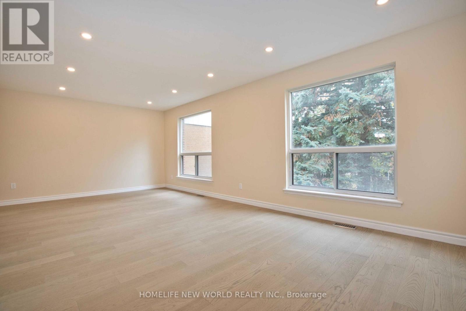 4 Glen Springs Drive, Toronto, Ontario  M1W 1X8 - Photo 5 - E12574924