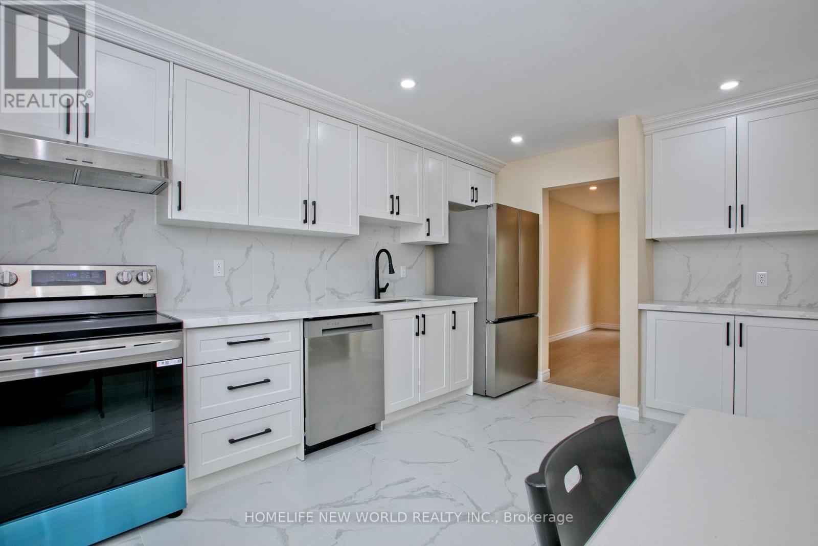 4 Glen Springs Drive, Toronto, Ontario  M1W 1X8 - Photo 7 - E12574924