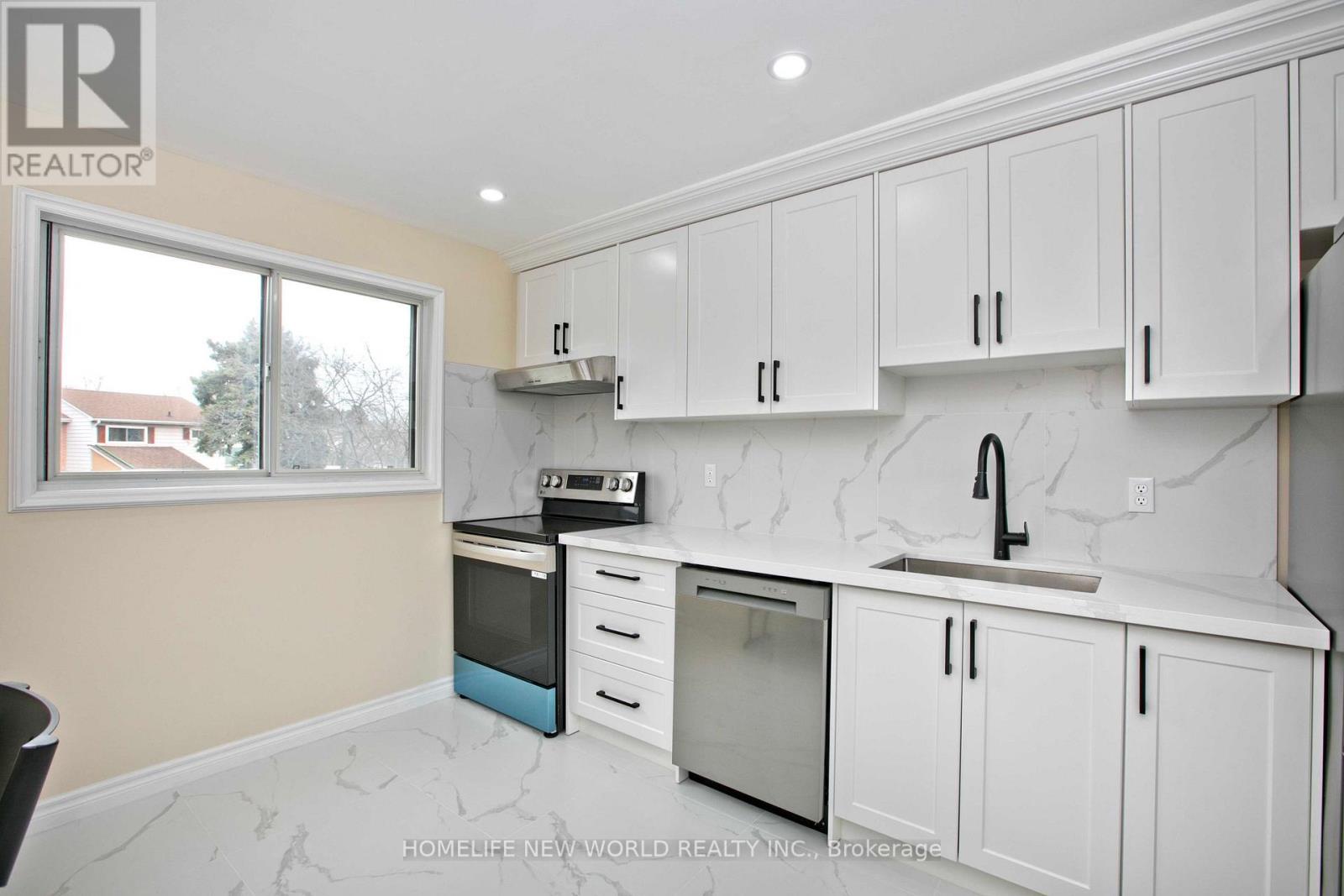 4 Glen Springs Drive, Toronto, Ontario  M1W 1X8 - Photo 8 - E12574924