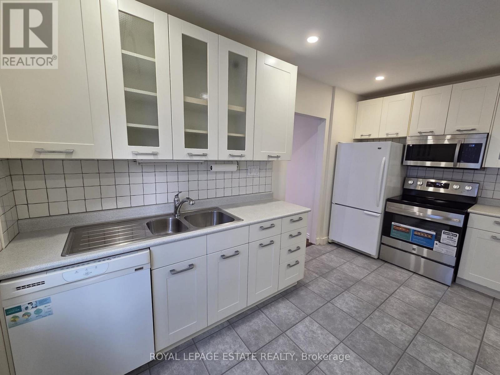 Main - 19 Orley Avenue, Toronto, Ontario  M4C 2B8 - Photo 10 - E12574996