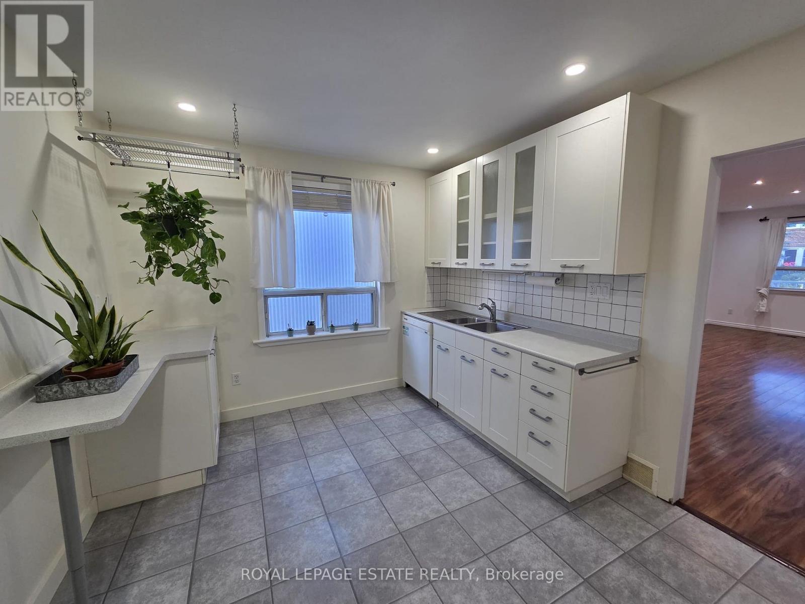 Main - 19 Orley Avenue, Toronto, Ontario  M4C 2B8 - Photo 11 - E12574996