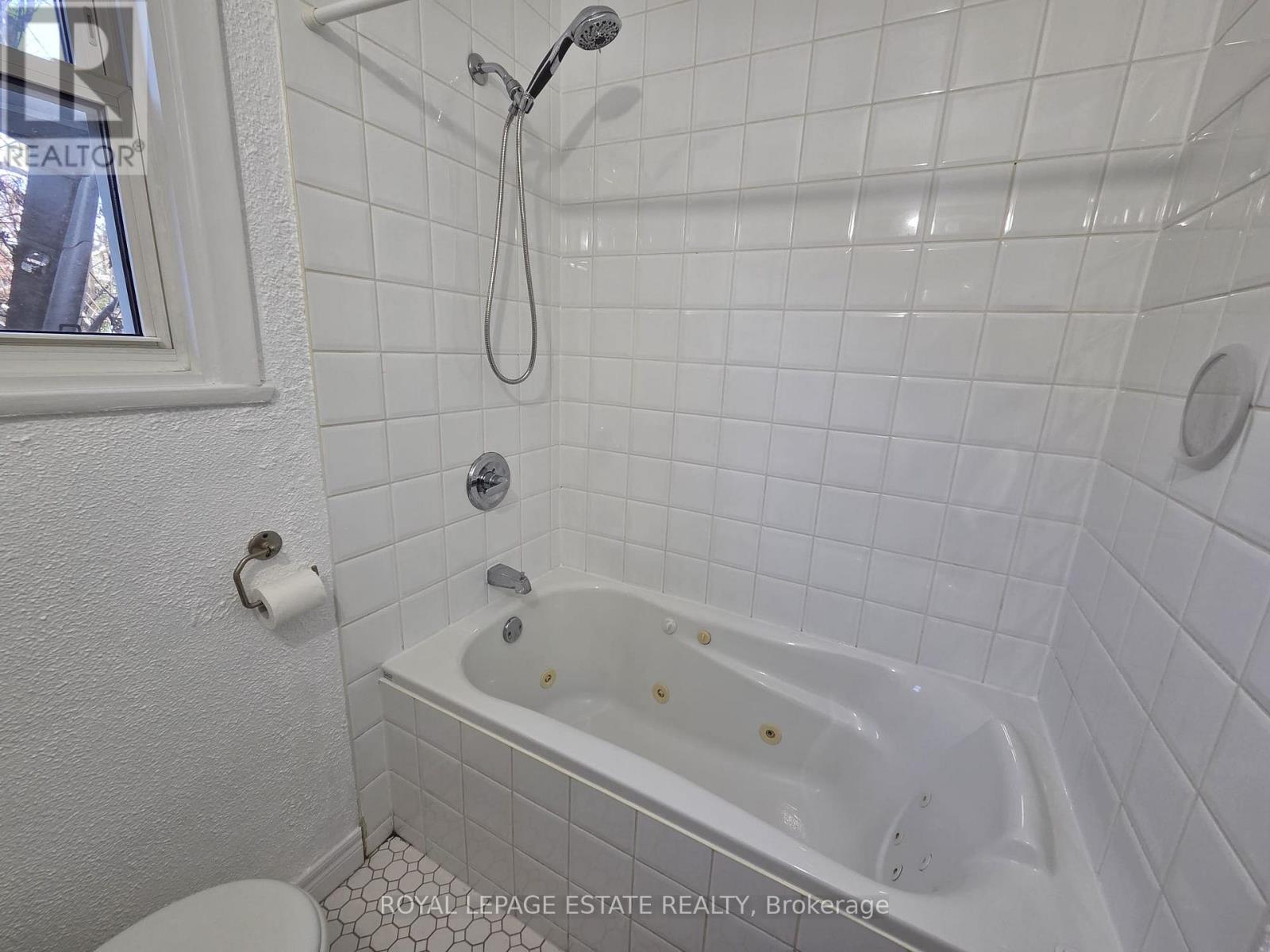 Main - 19 Orley Avenue, Toronto, Ontario  M4C 2B8 - Photo 14 - E12574996