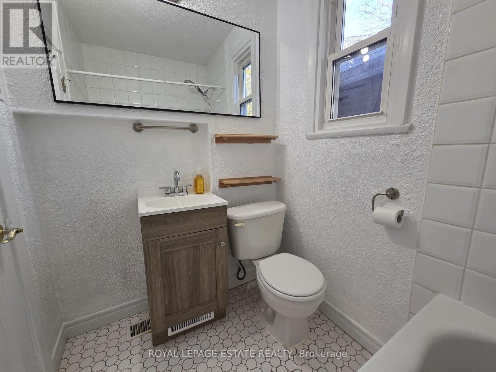 Main - 19 Orley Avenue, Toronto, Ontario  M4C 2B8 - Photo 15 - E12574996