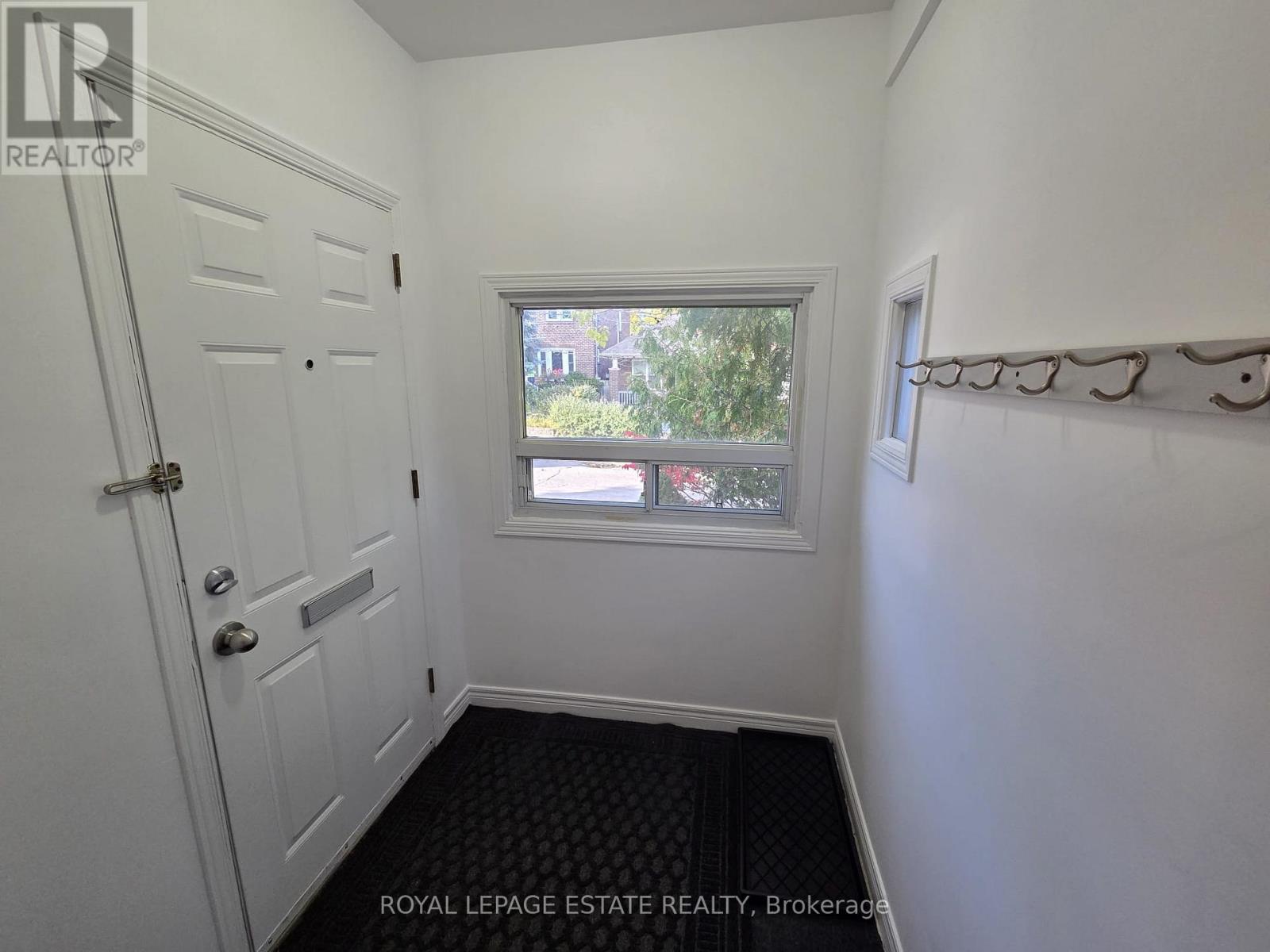 Main - 19 Orley Avenue, Toronto, Ontario  M4C 2B8 - Photo 3 - E12574996