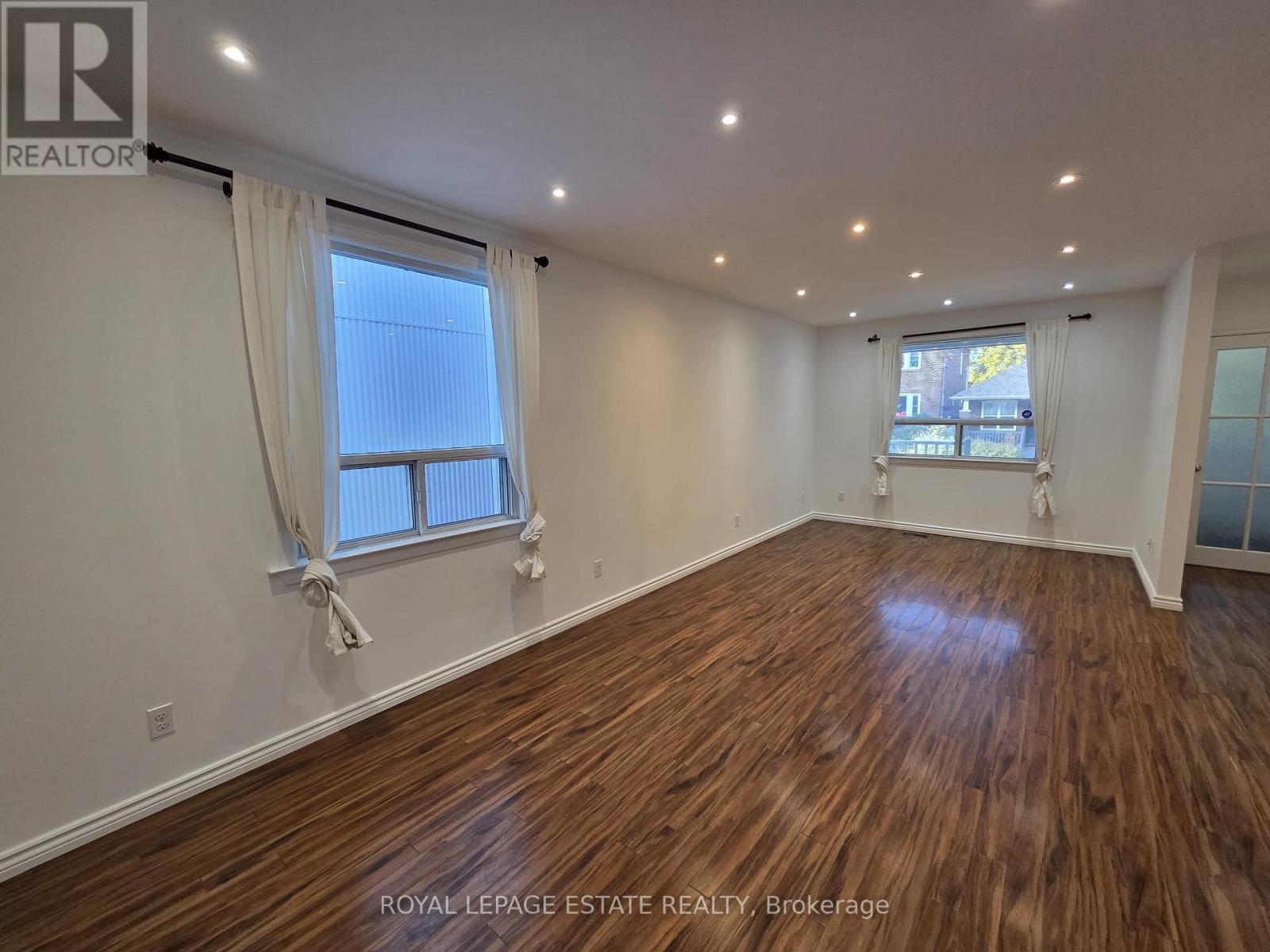 Main - 19 Orley Avenue, Toronto, Ontario  M4C 2B8 - Photo 7 - E12574996