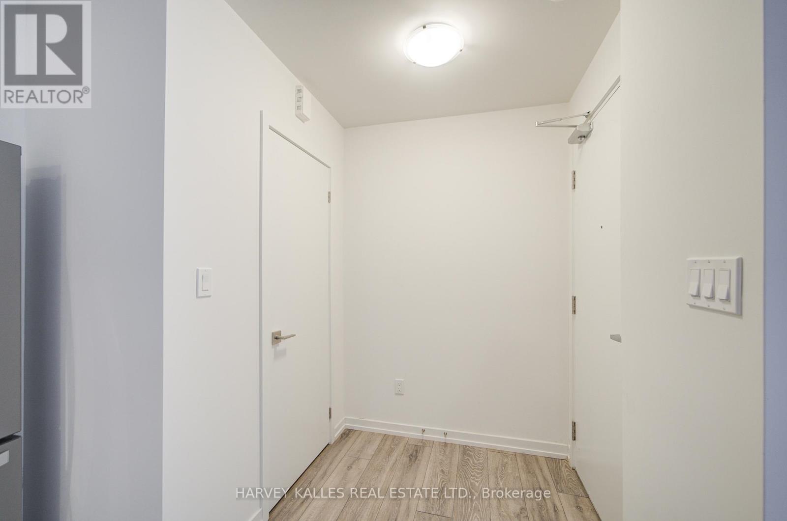 16 - 24 Lytham Green Circle, Newmarket, Ontario  L3Y 0H4 - Photo 5 - N12574726