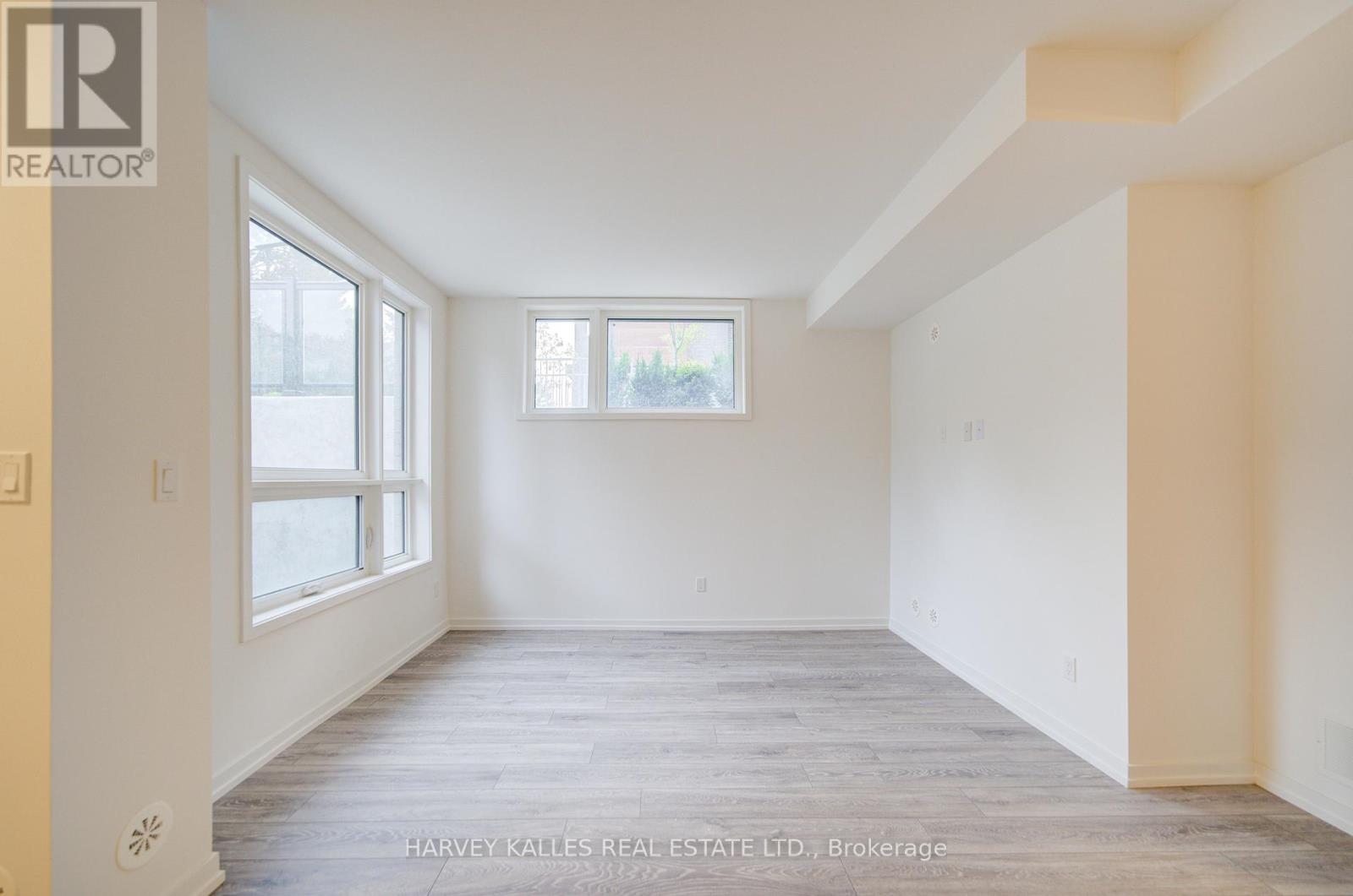 16 - 24 Lytham Green Circle, Newmarket, Ontario  L3Y 0H4 - Photo 8 - N12574726