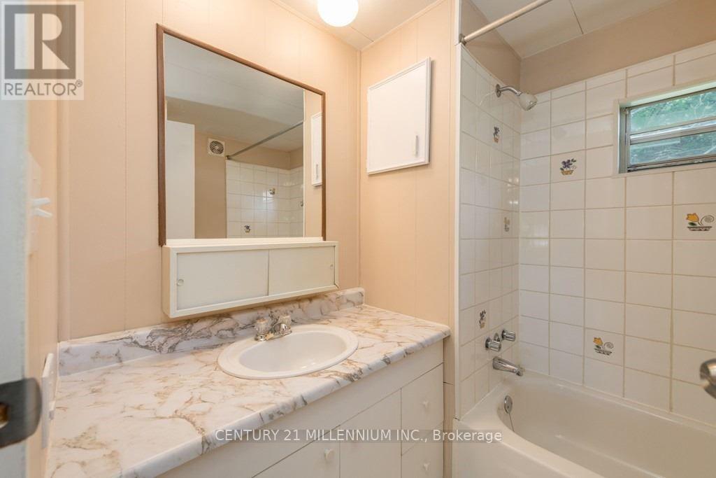 41 Trefoil Drive N, Innisfil, Ontario  L9S 1P7 - Photo 3 - N12574758