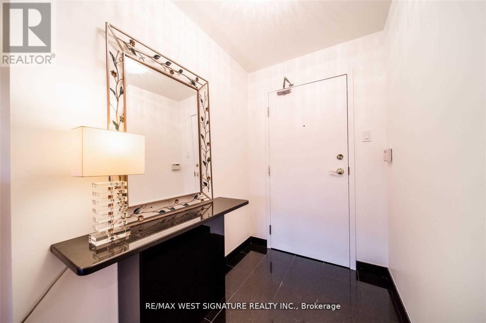 111 - 20 Harding Boulevard, Richmond Hill, Ontario L4C 9S4 - Photo 4 - N12574766