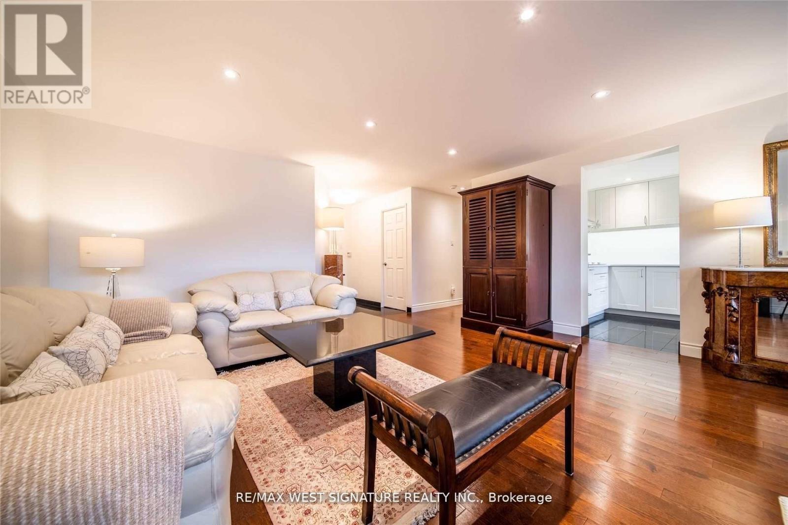 111 - 20 Harding Boulevard, Richmond Hill, Ontario L4C 9S4 - Photo 5 - N12574766