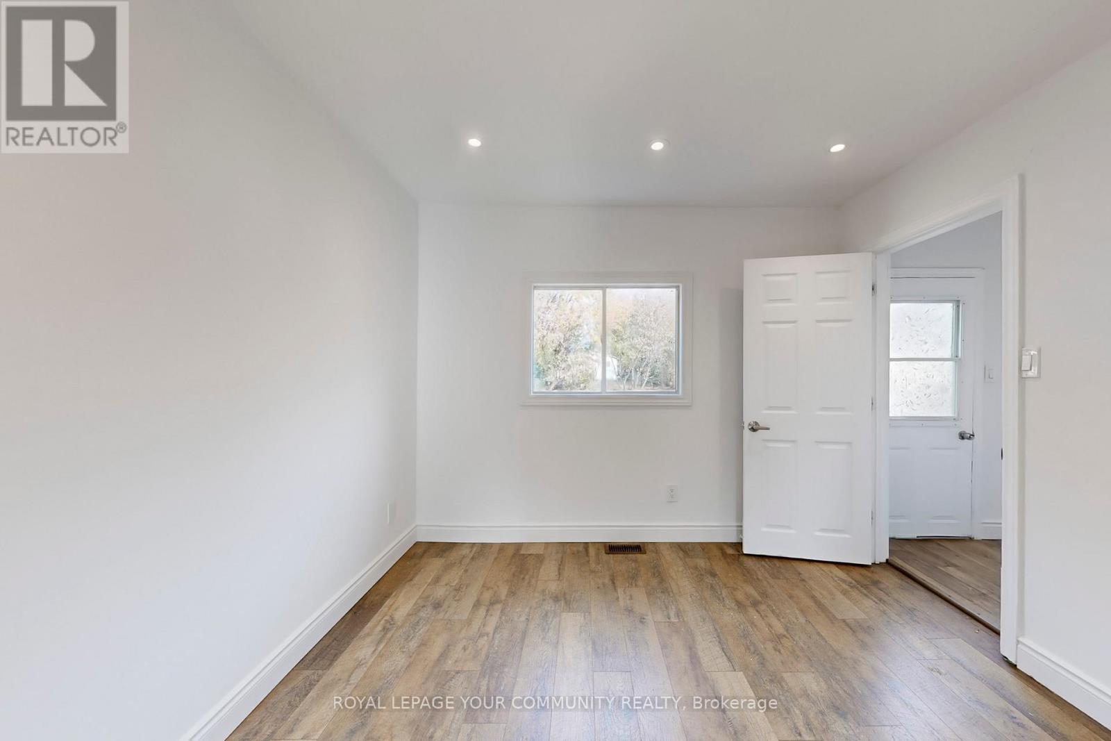 240 Royal Road, Georgina, Ontario  L4P 2T8 - Photo 28 - N12574860