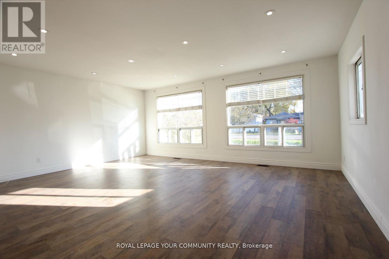 240 Royal Road, Georgina, Ontario  L4P 2T8 - Photo 9 - N12574860