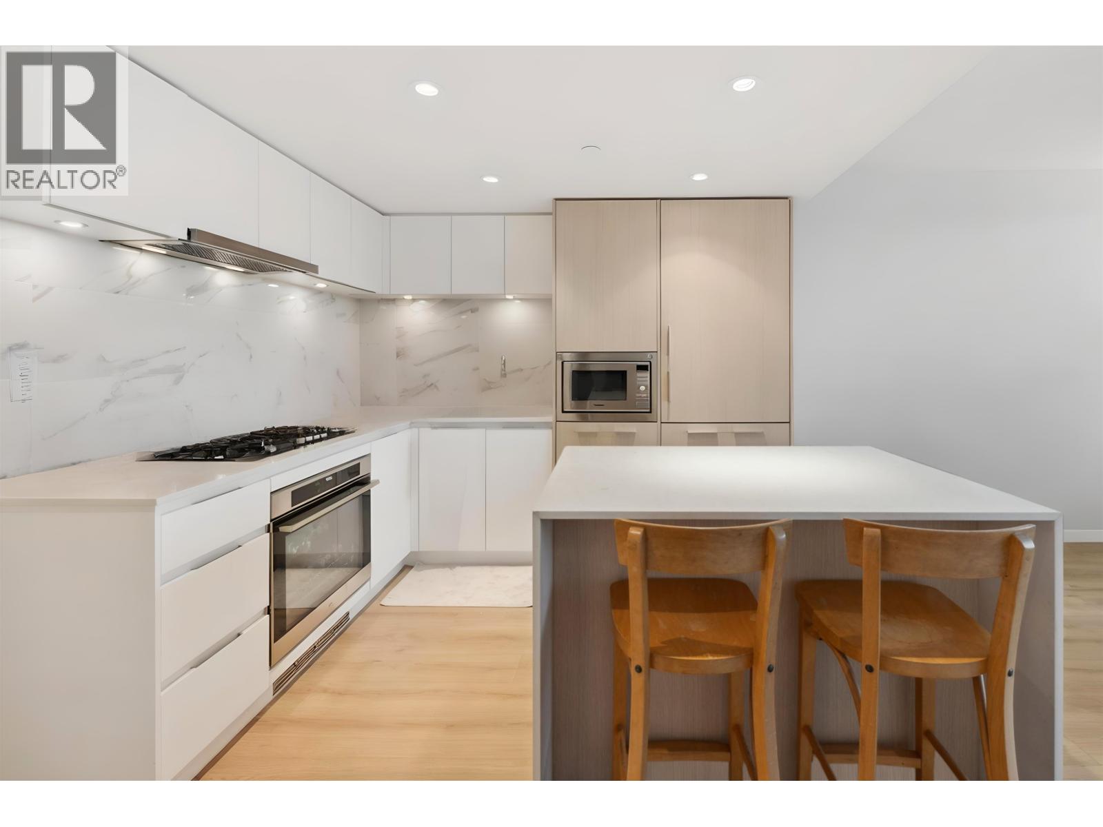 805 1500 Fern Street, North Vancouver, British Columbia  V7J 0E6 - Photo 3 - R3069909