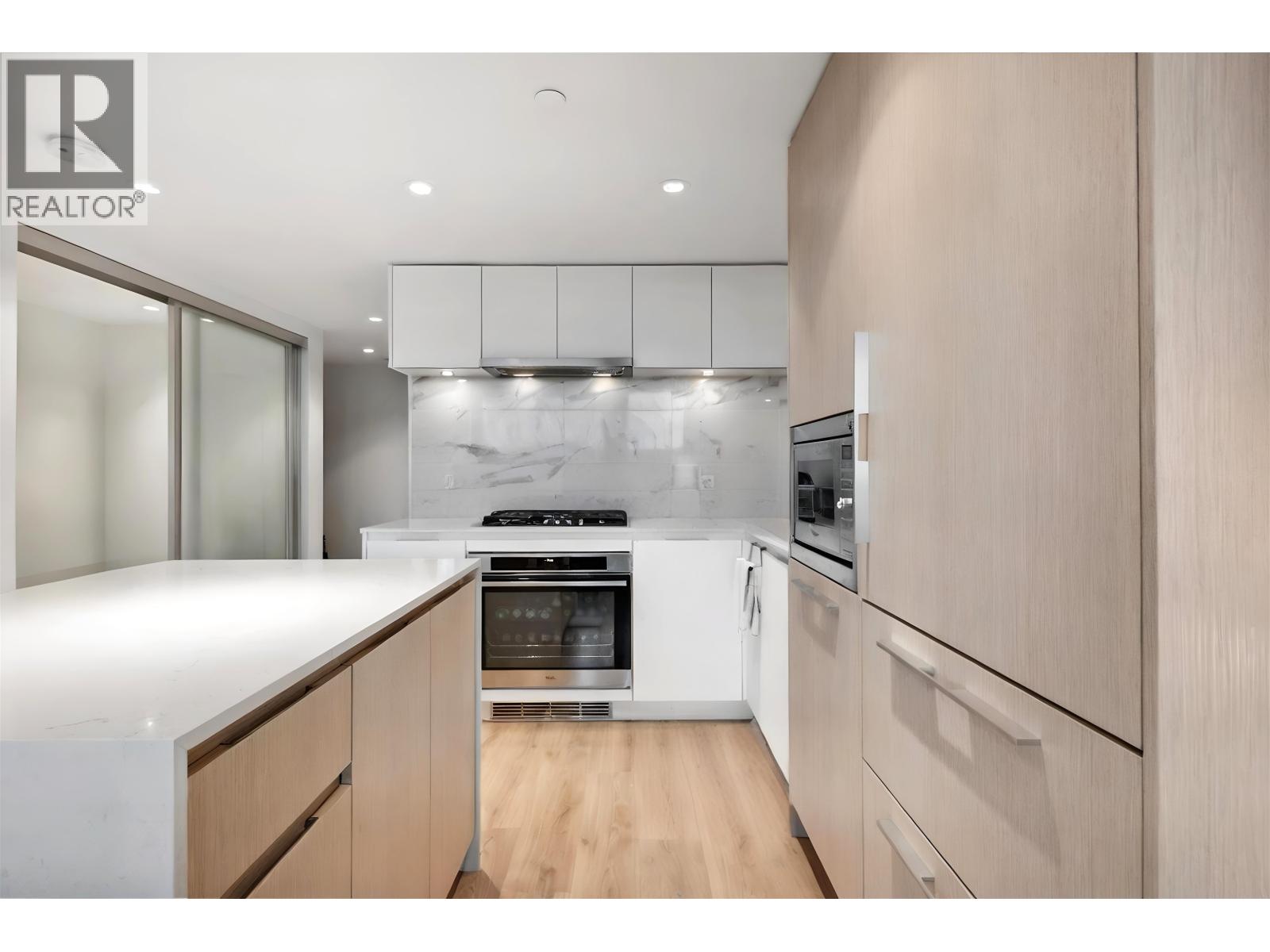 805 1500 Fern Street, North Vancouver, British Columbia  V7J 0E6 - Photo 4 - R3069909