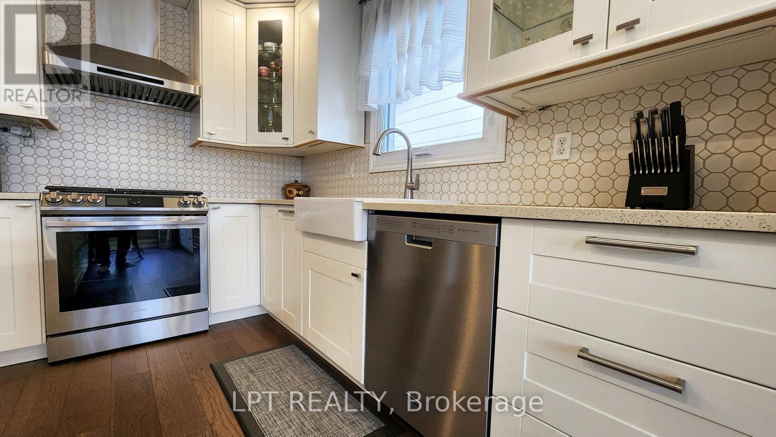 48 Maplehurst Crescent, Barrie, Ontario  L4M 4X2 - Photo 13 - S12574982