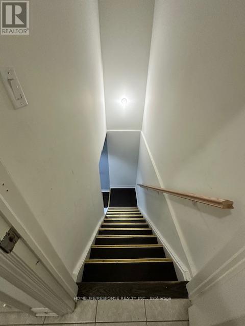 Lower - 1 Dinosaur Street, Brampton, Ontario L6P 0H7 - Photo 3 - W12571730