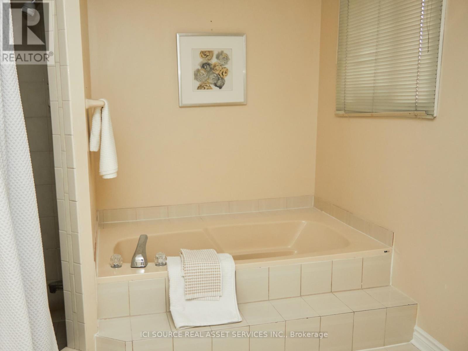 104 Almore Avenue, Toronto, Ontario  M3H 2H5 - Photo 13 - C12414211