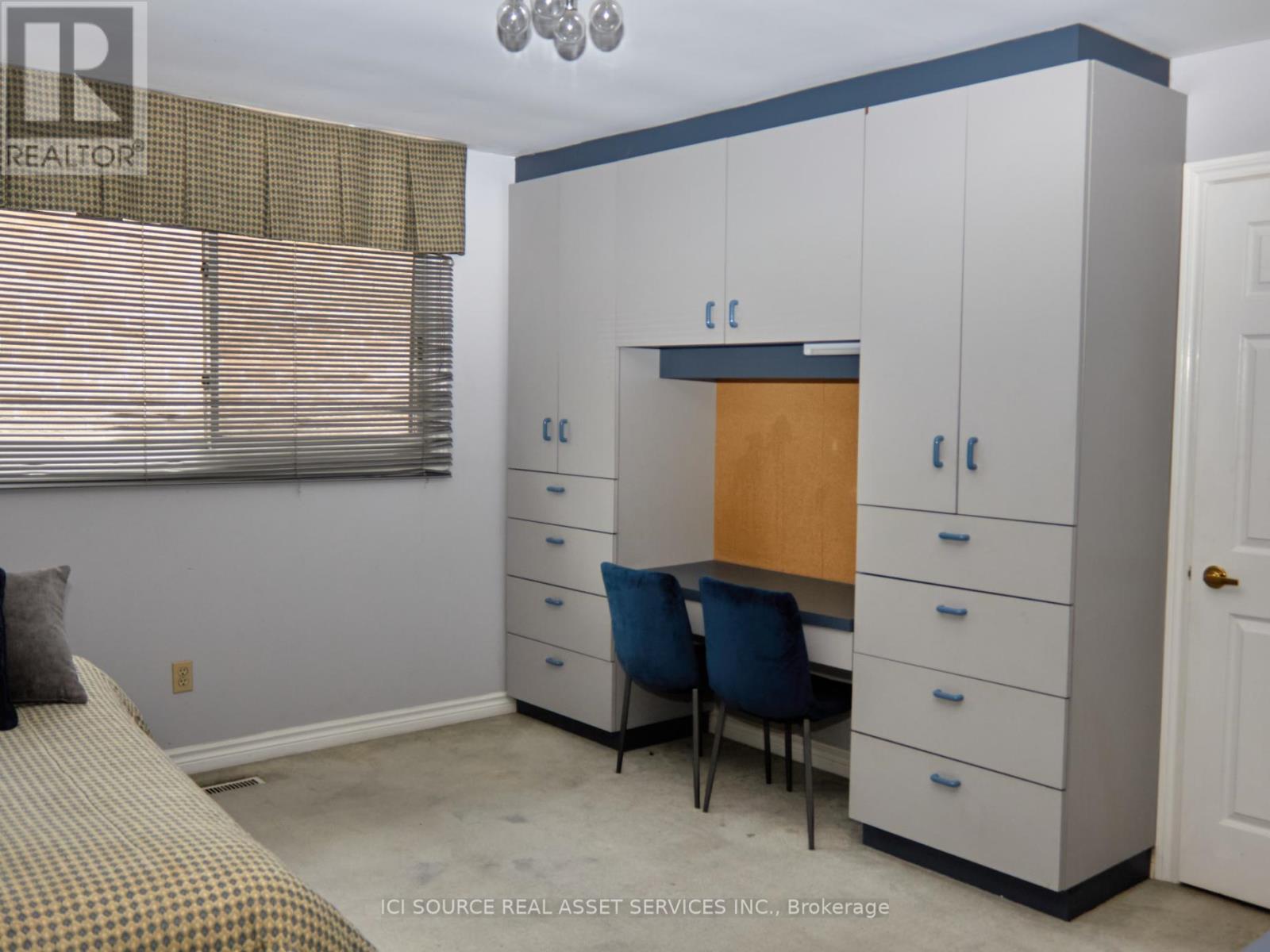 104 Almore Avenue, Toronto, Ontario  M3H 2H5 - Photo 5 - C12414211