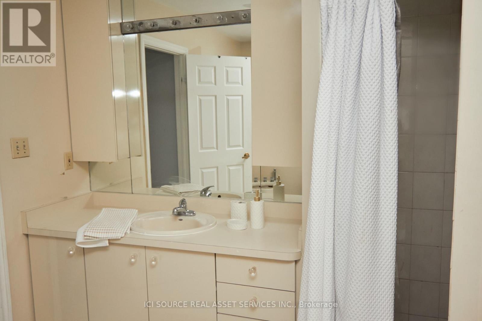 104 Almore Avenue, Toronto, Ontario  M3H 2H5 - Photo 17 - C12414211